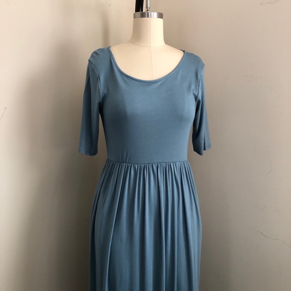 Elegant Blue Maxi Dress - Picture 2 of 6